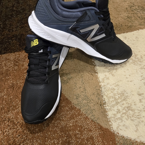 New Balance Men's Black Running Shoes - Picture 10 of 12